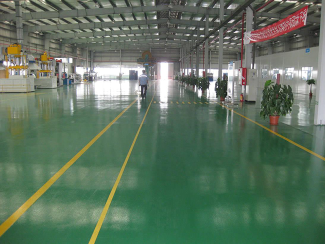 破舊環氧地坪使用水泥地面硬化劑改造的施工方法